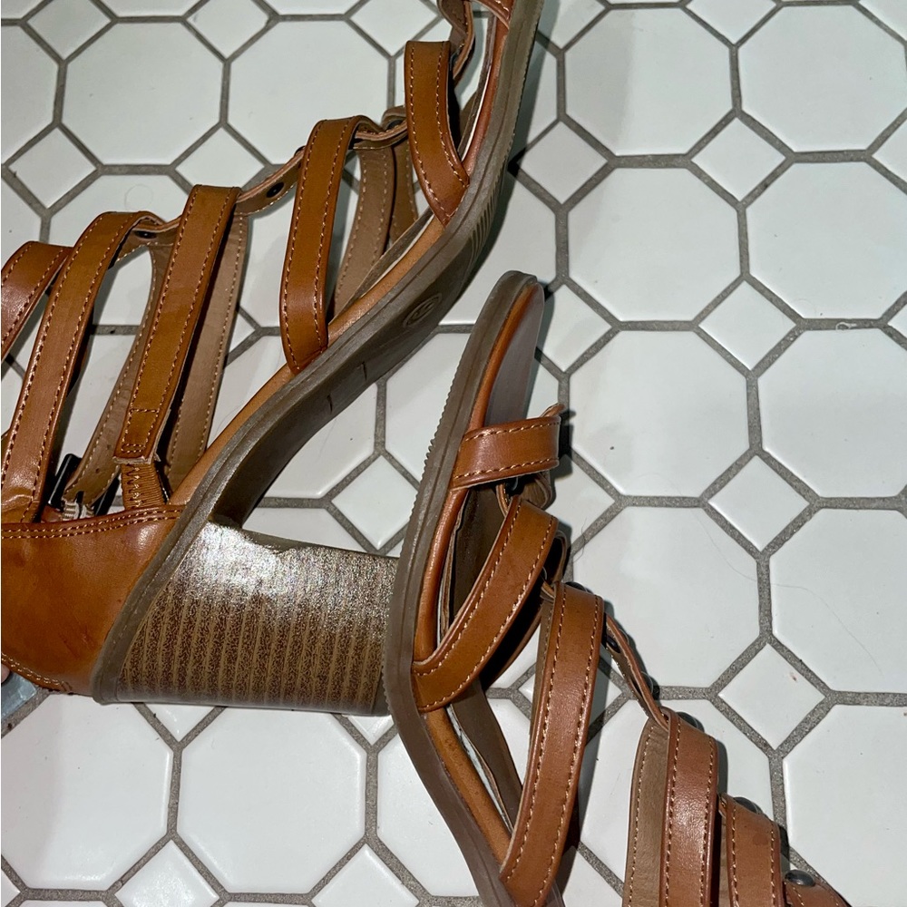 cute sandals with a heel!